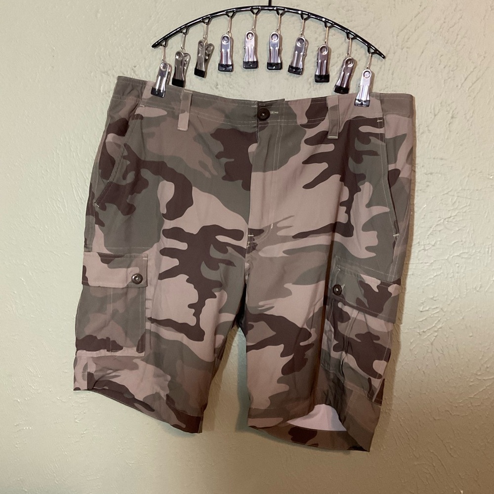 Men's Camouflage Cargo Shorts - Olive Camo